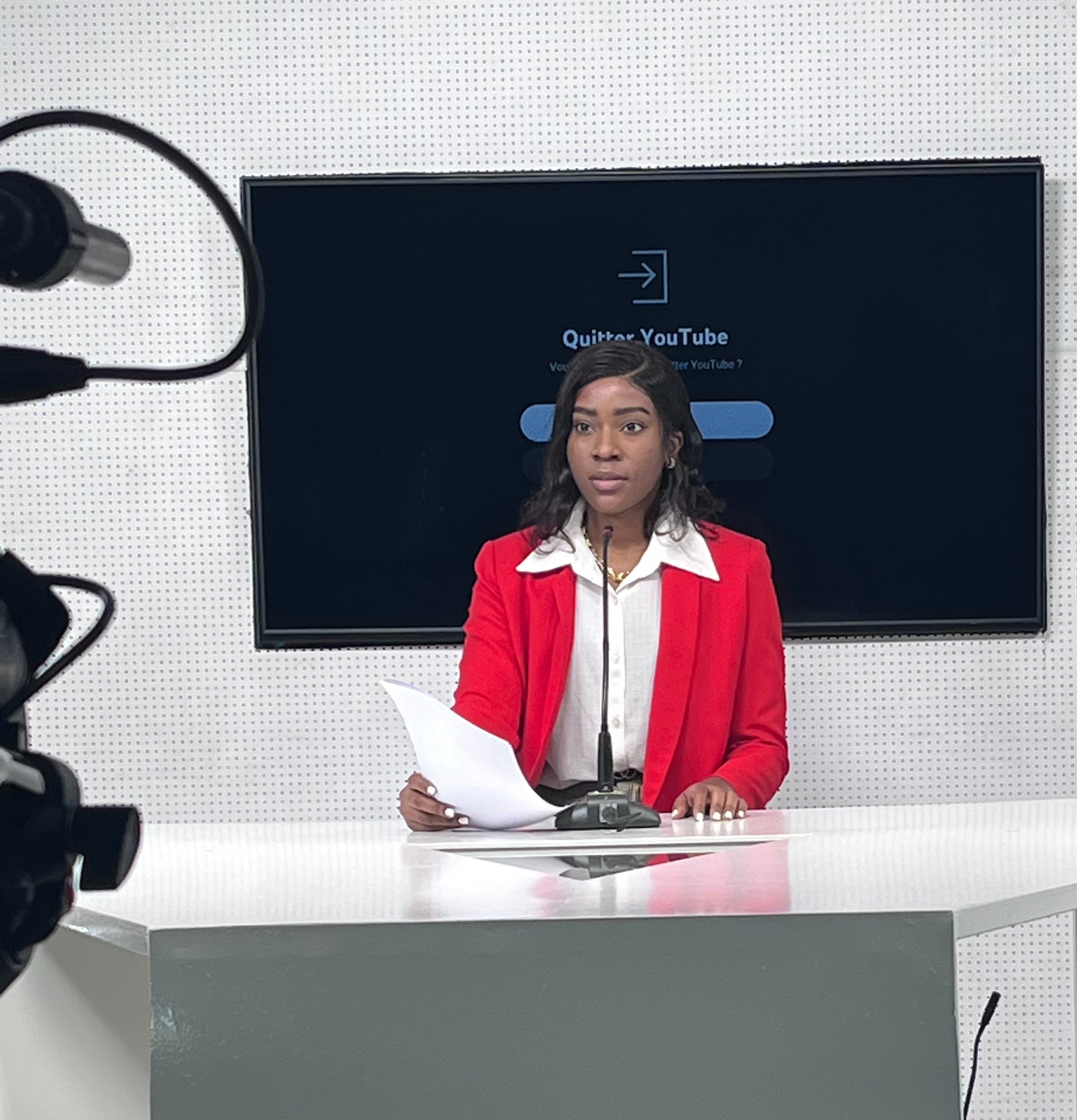 Tonicha sur un plateau journal